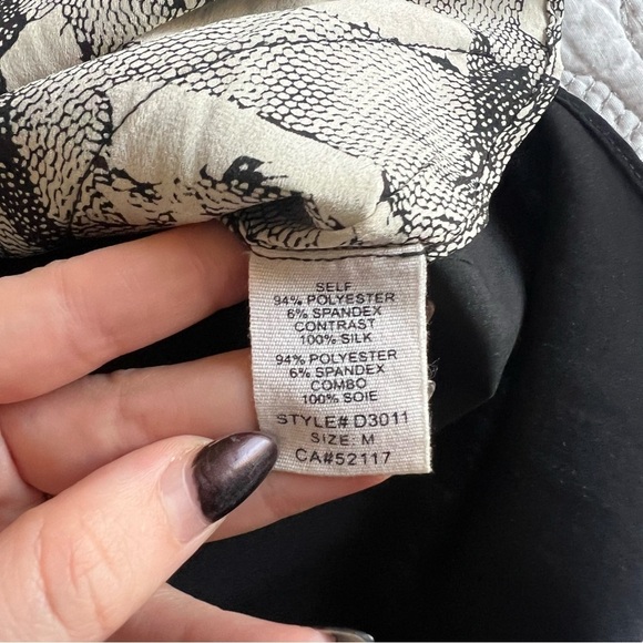 REVOLVE - Funktional - Shift Dress in Pictured - Picture 8 of 12